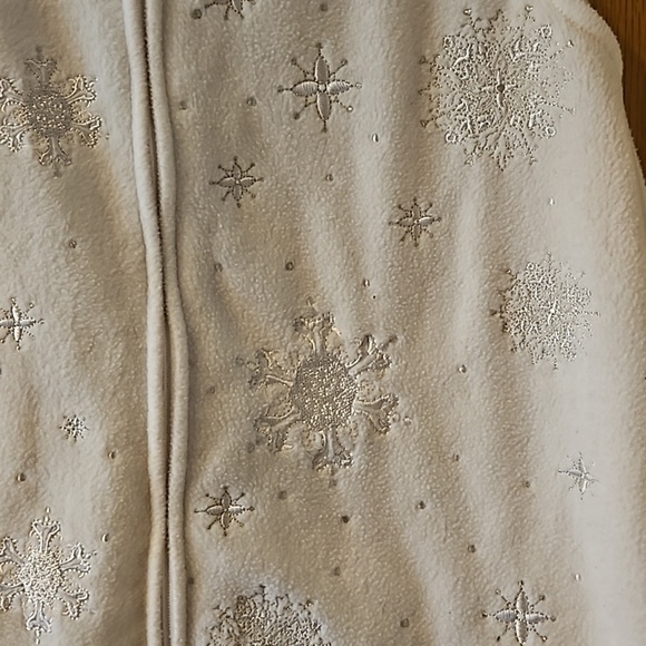 Winter Snowflake Vest - Picture 2 of 6